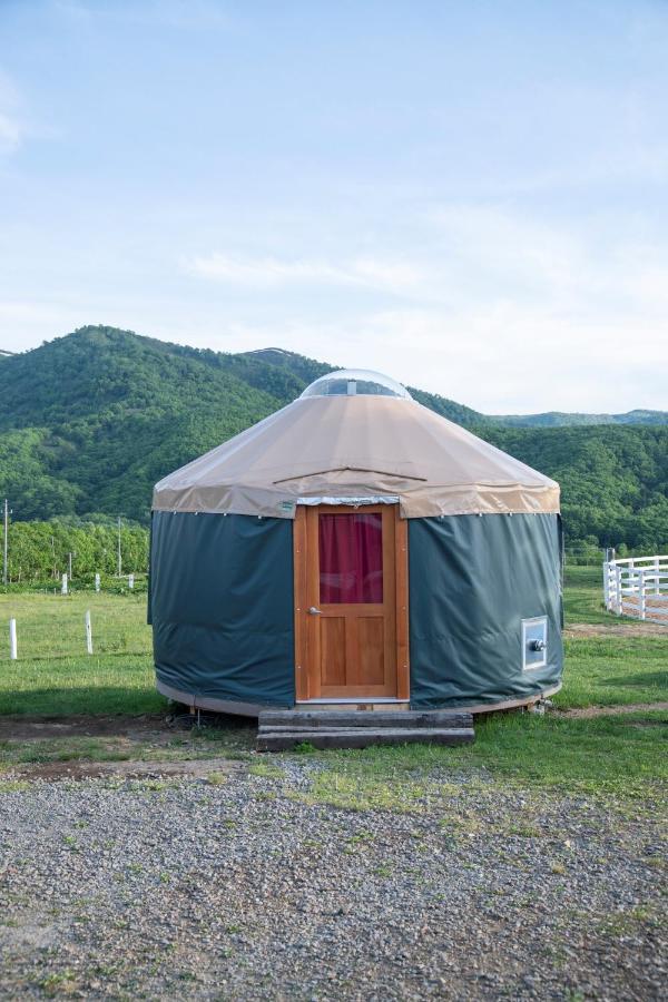 Hotel The Yurts At Margo'S Garden, Kiroro Akaigawa Esterno foto